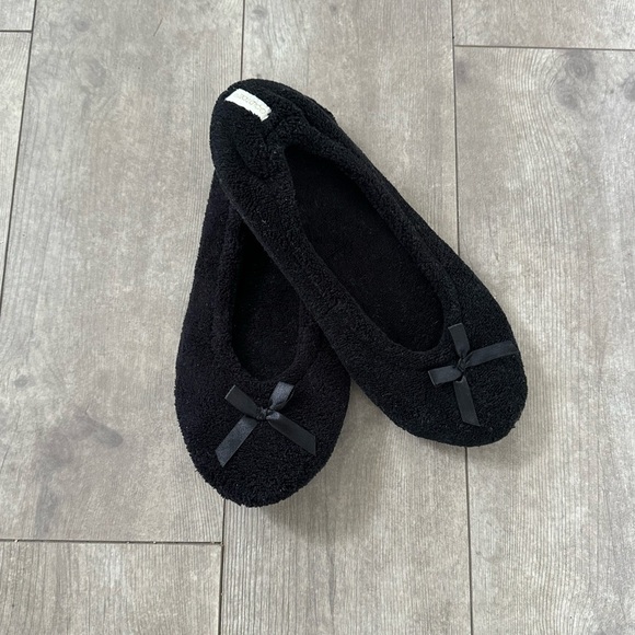 New Goldtoe Women’s Black Fuzzy Slippers size Large (9)
NEVER WORN
Super soft! - Picture 1 of 7